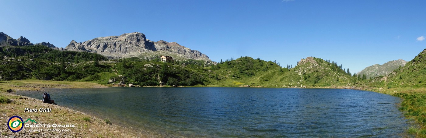 15 Lago Rotondo con vista sul Rif. Calvi e verso il Cabianca.jpg